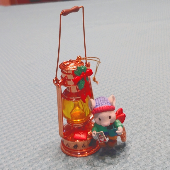 Lustre Fame Ltd Mouse on Camping Lantern 1994 - Picture 2 of 4